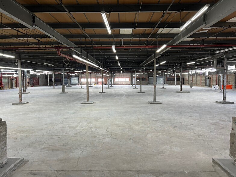 More Photos Of 625 Wortman Ave, Brooklyn Distribution For Lease