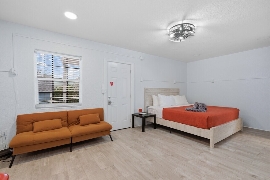 More Photos Of 602 Poinsettia Ave, Clearwater Beach Hotel For Sale