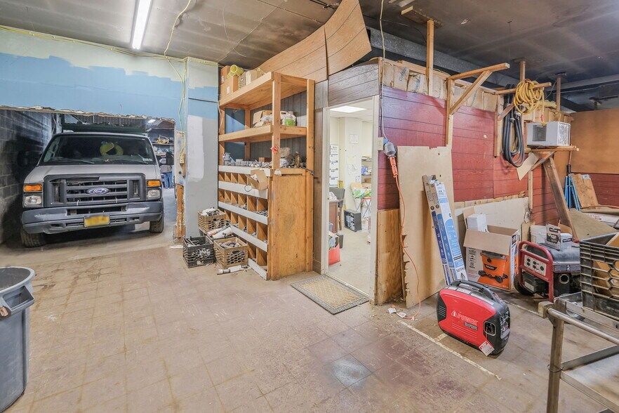 More Photos Of 340 Marconi Blvd, Copiague Warehouse For Sale