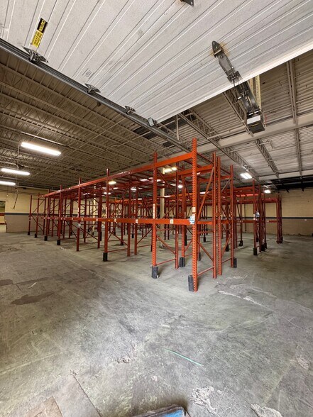 More Photos Of 195 Hudson St, Cornwall-on-Hudson Distribution For Lease
