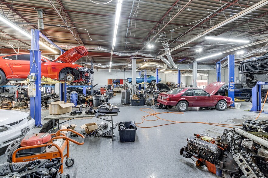 More Photos Of 421 E Walnut St, Garland Warehouse For Sale