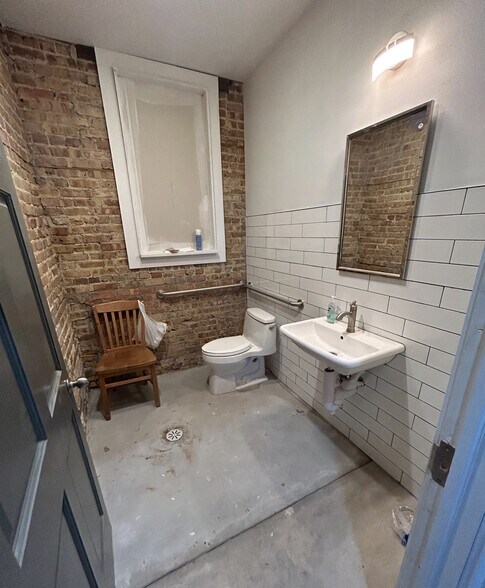 More Photos Of 3400 W Evergreen Ave, Chicago Storefront Retail Residential For Lease