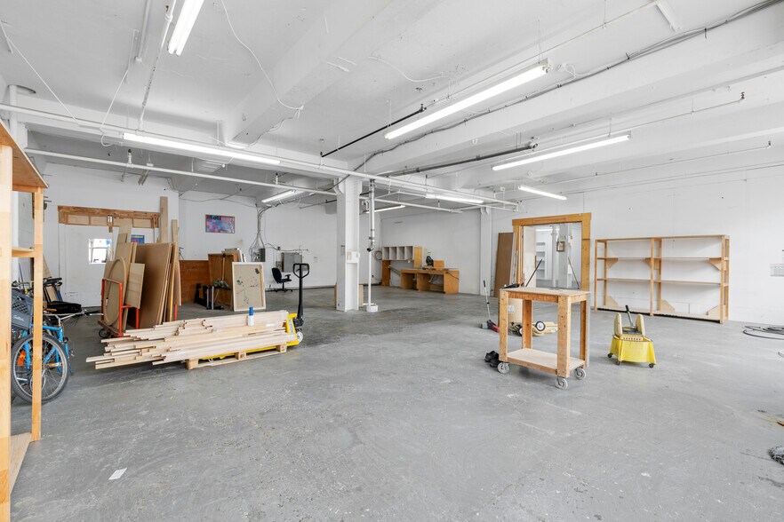 More Photos Of 5425 Rue De Bordeaux, Montréal Office For Sale