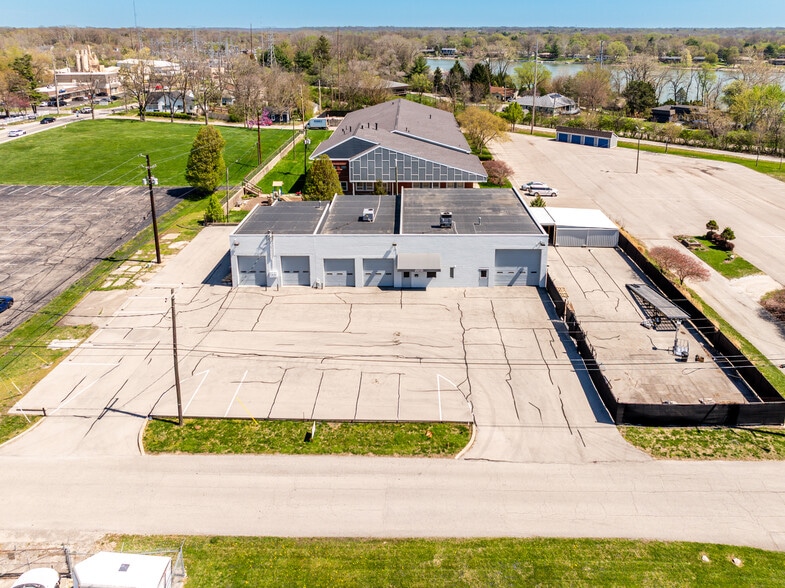 Primary Photo Of 5513 N Oxford St, Indianapolis Showroom For Lease