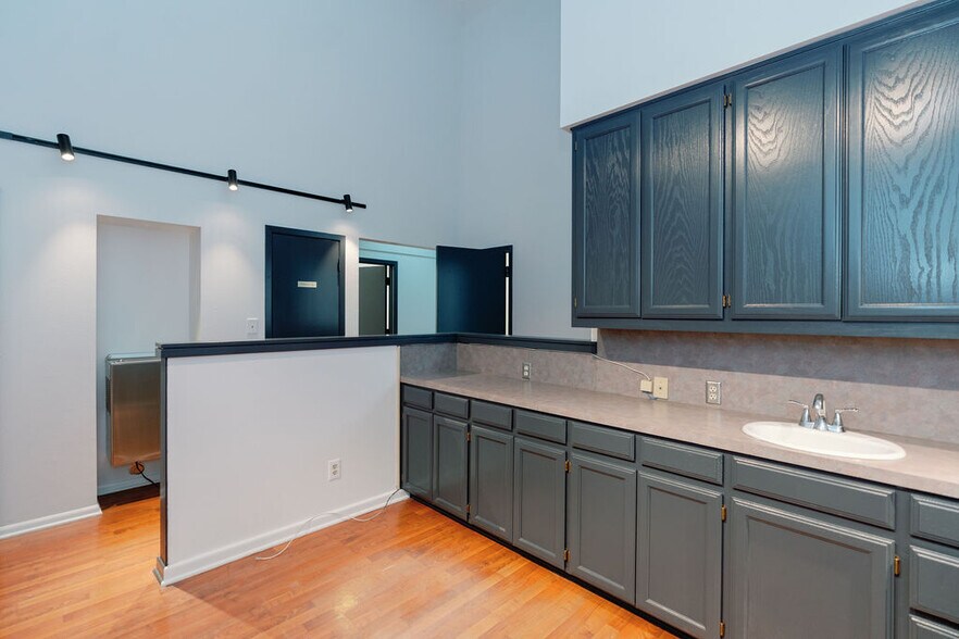 More Photos Of 2215 Midwestern Pky, Wichita Falls Medical For Lease