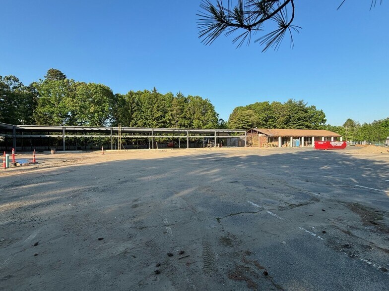 More Photos Of 901-945 Shaker Rd, Longmeadow Freestanding For Lease