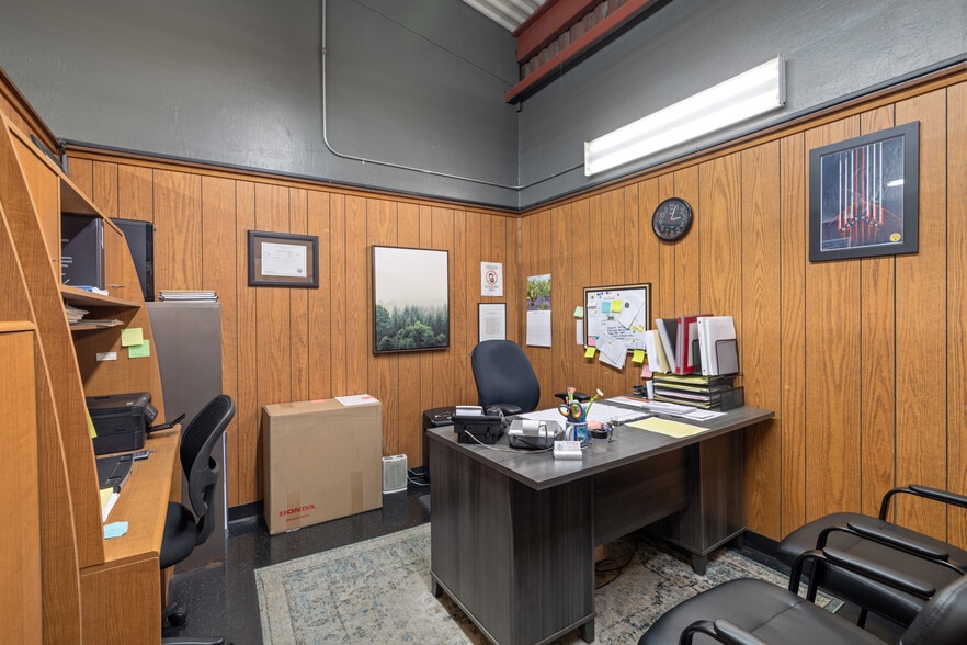 More Photos Of 735 Gilman St, Berkeley Showroom For Sale