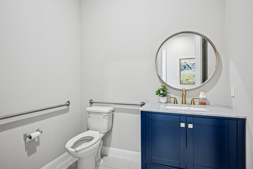 More Photos Of 2001 Auburn Hills Pky, McKinney Medical For Sale