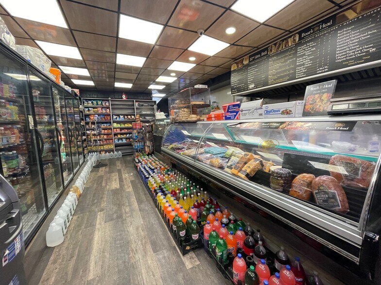 More Photos Of 3152 137th St, Flushing Storefront Retail Residential For Sale