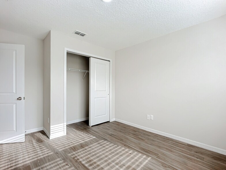 More Photos Of 9556 Hood Rd, Jacksonville Apartments For Sale