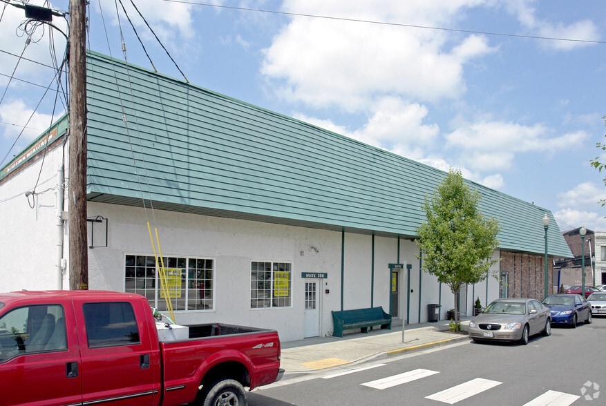 More Photos Of 926 Main St, Sumner Storefront For Lease