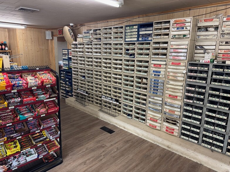 More Photos Of 192 Oakfield Smyrna Rd, Oakfield Convenience Store For Sale