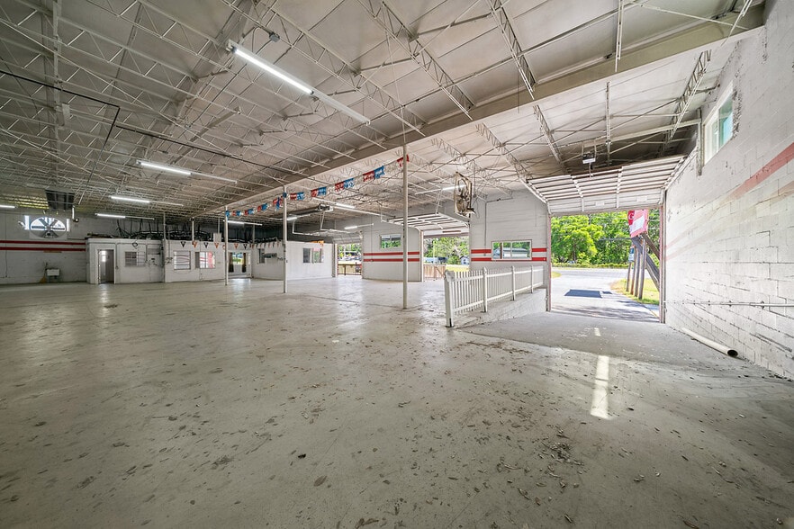 More Photos Of 4450 S Pine Ave, Ocala Warehouse For Sale