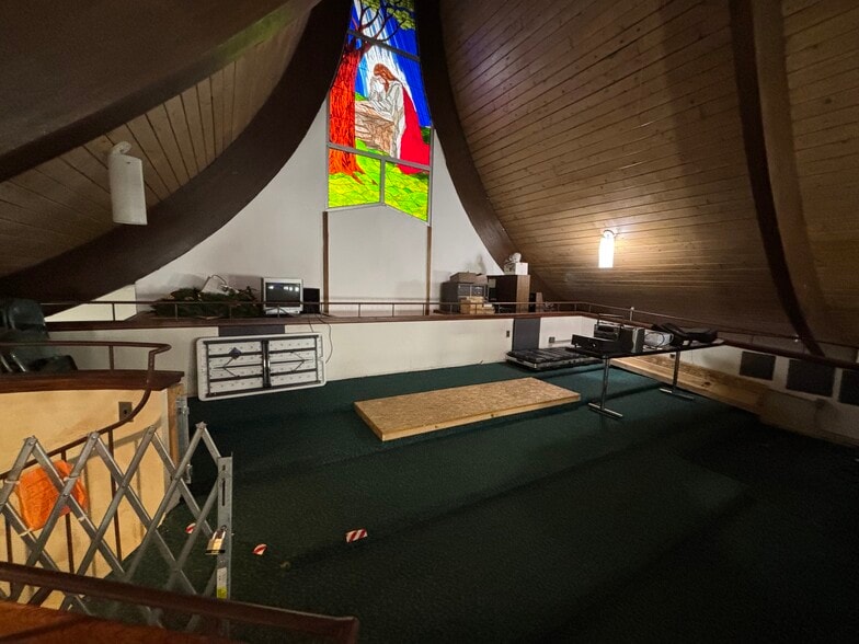 More Photos Of 961 E Maple St, Holly Religious Facility For Sale