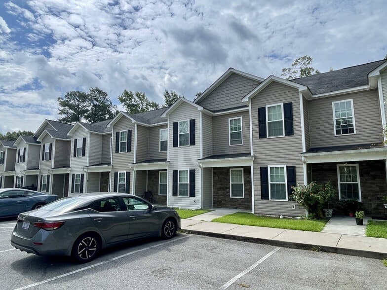 More Photos Of 2915 Macgregor Downs Rd, Greenville Multifamily For Sale