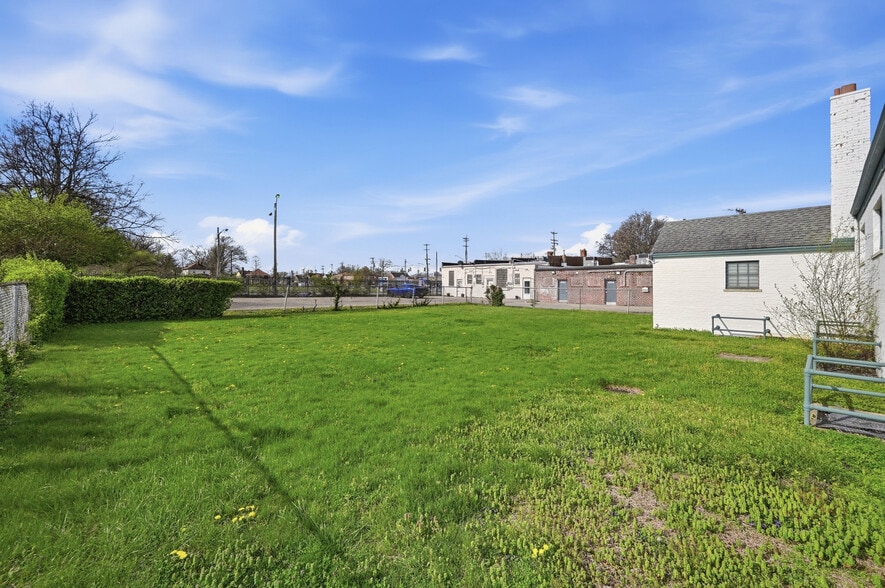 More Photos Of 1703 Dale Rd, Cincinnati Public Library For Sale