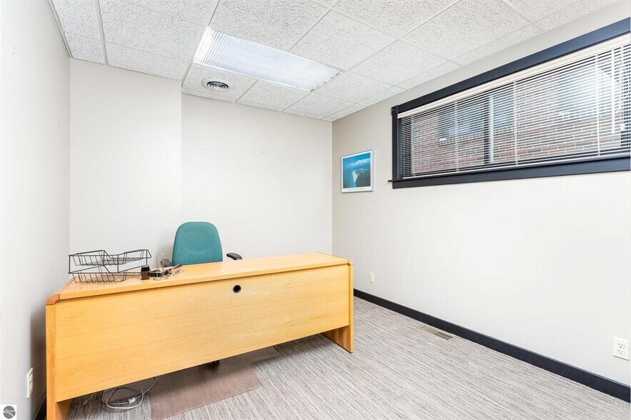 More Photos Of 408 Main St, Frankfort Office For Sale