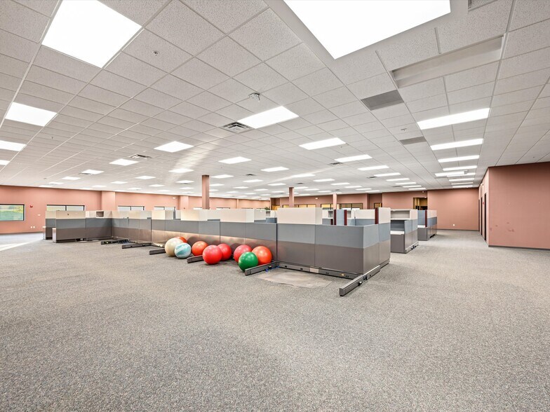 More Photos Of 7495 Chavenelle rd, Dubuque Industrial For Sale