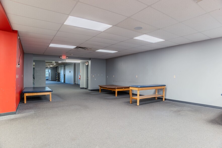 More Photos Of 4020 Columbus Ave, Anderson General Retail For Lease
