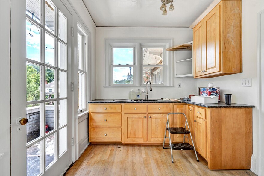 More Photos Of 1736 Grandin Rd SW, Roanoke Apartments For Sale