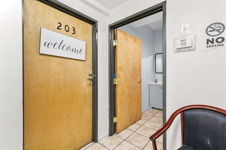 More Photos Of 1108 5th St, San Fernando Storefront Retail Office For Sale