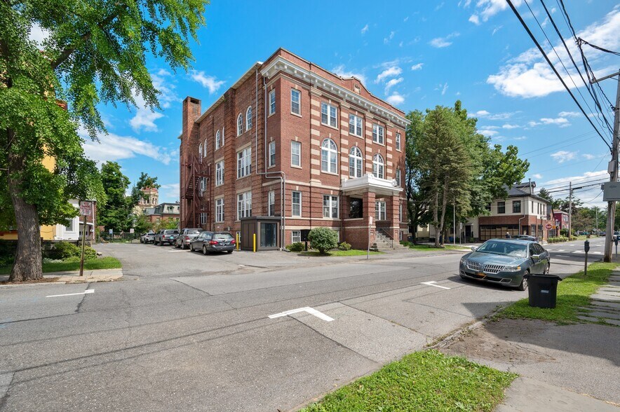 More Photos Of 236 Wall St, Kingston Specialty For Lease