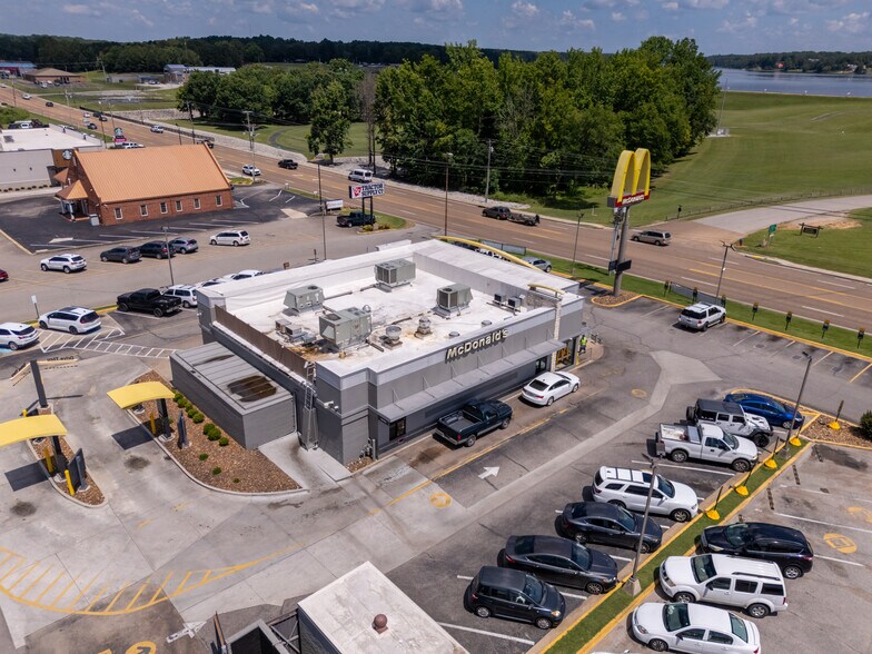 More Photos Of 677 W Church St, Lexington Unknown For Lease