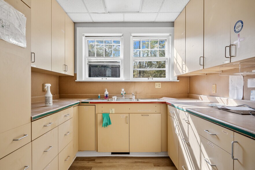 More Photos Of 614 S Main St, Blacksburg Medical For Sale