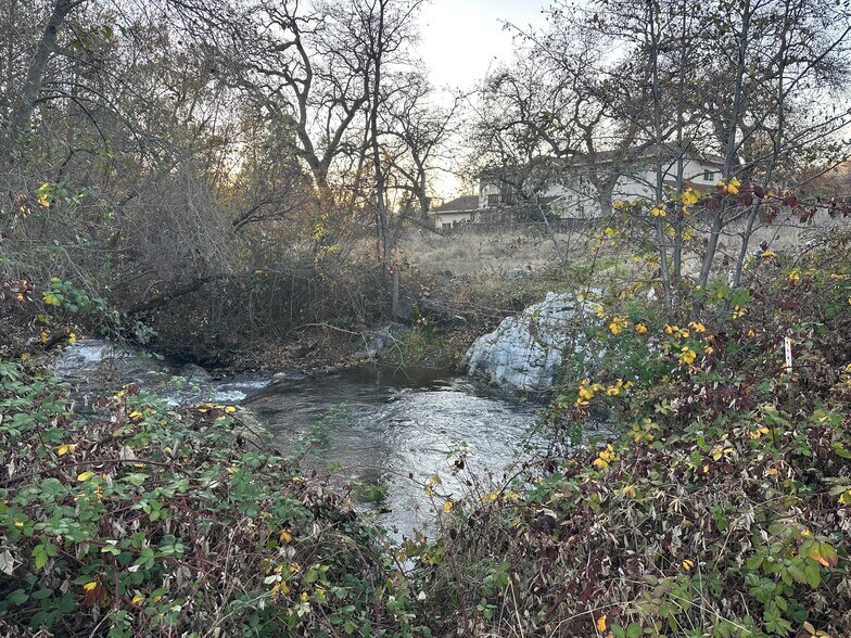 More Photos Of 206 Main St, Murphys Land For Sale