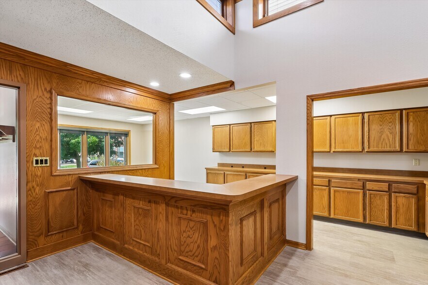 More Photos Of 535 Main St, Ames Office For Lease