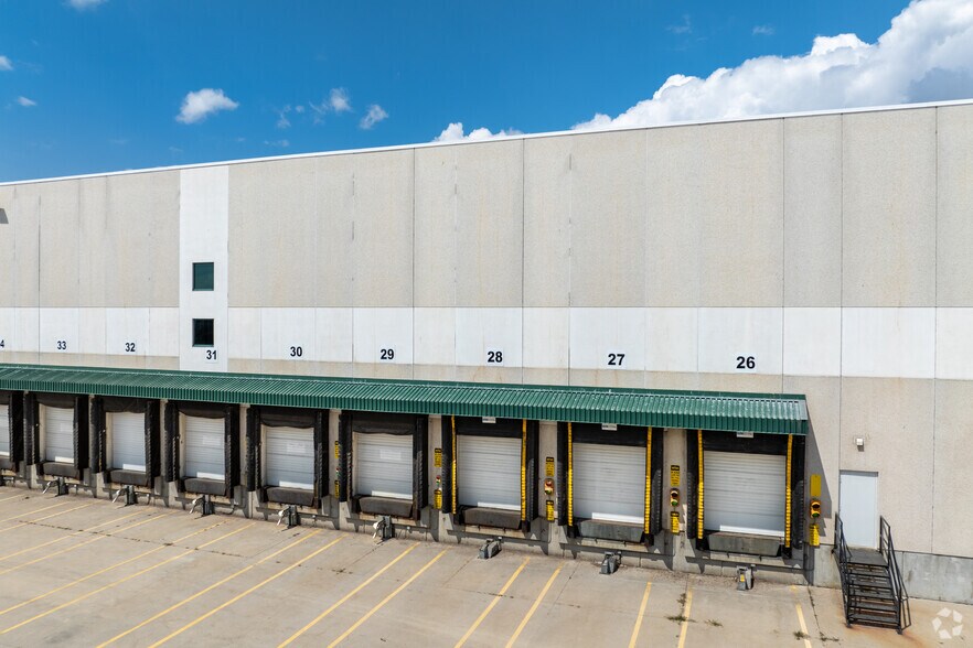 More Photos Of 88 Foster Cres, Mississauga Distribution For Lease