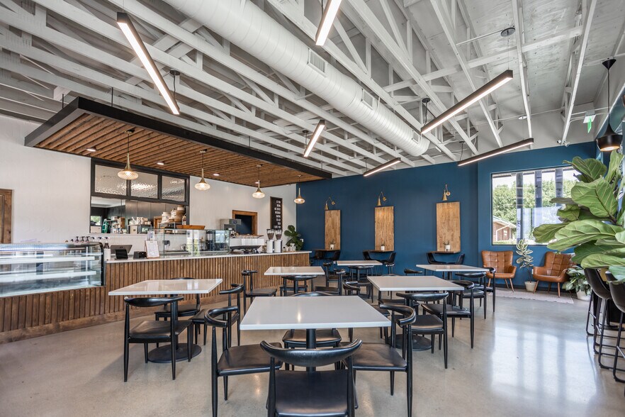 More Photos Of 211 N Weaver St, Gainesville Flex For Sale