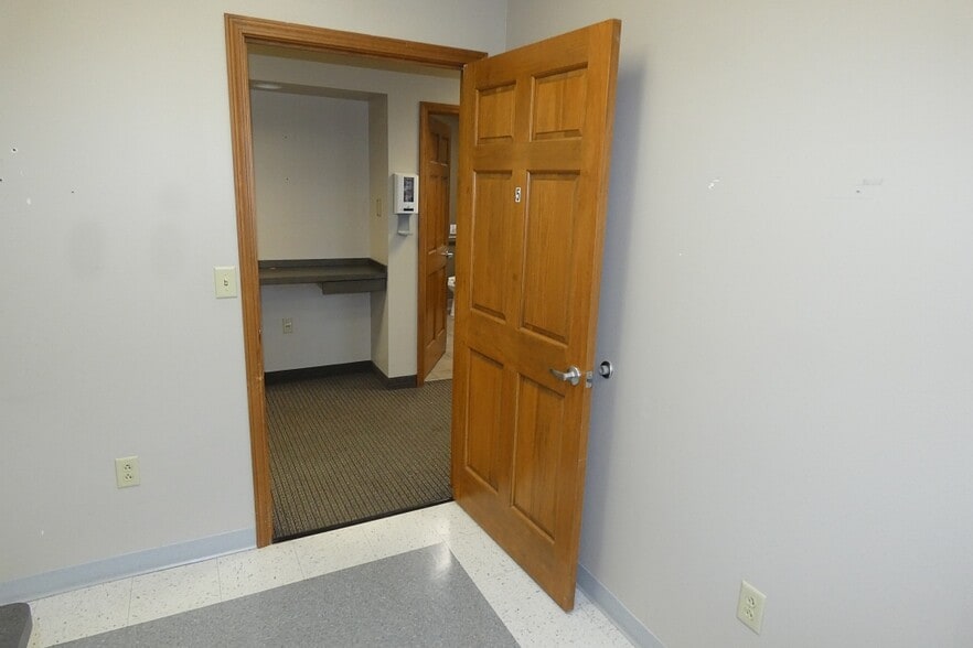 More Photos Of 1829 Maple Rd, Williamsville Medical For Lease