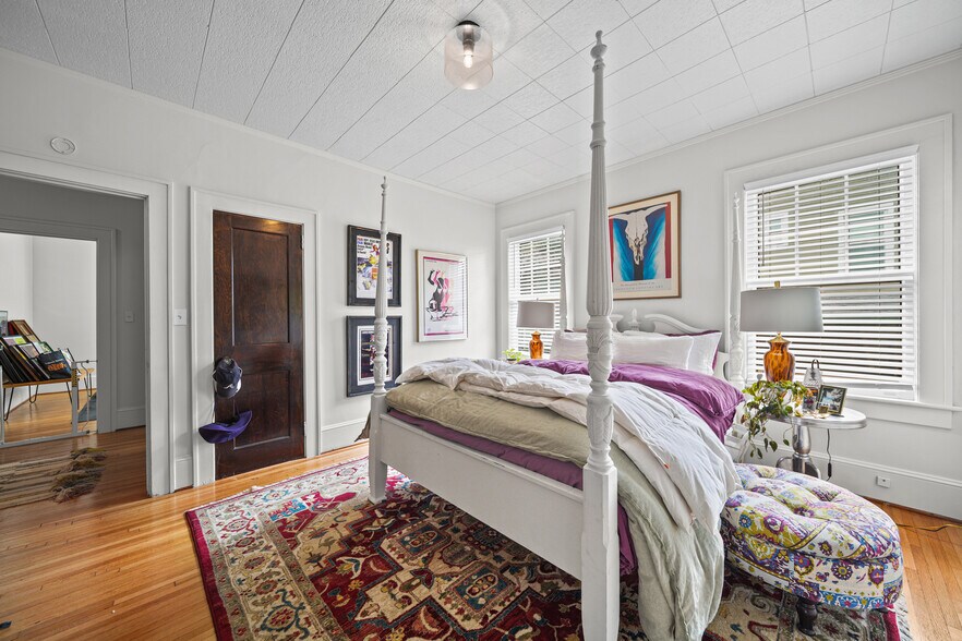 More Photos Of 610 Hawthorne Ln, Charlotte Office Residential For Sale