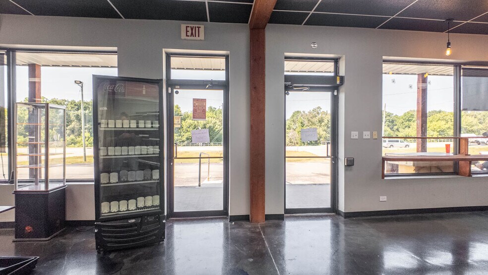 More Photos Of 746 US-63 Hwy, Mammoth Spring General Retail For Sale