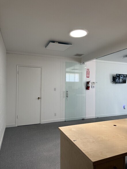 More Photos Of 13011 S Broadway, Los Angeles Service For Lease