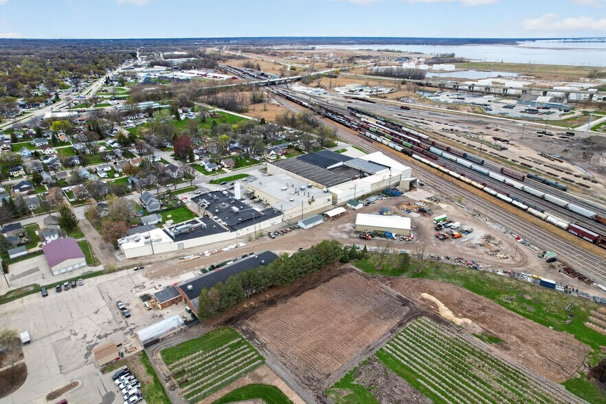 More Photos Of 1132 Lincoln St, Green Bay Warehouse For Sale