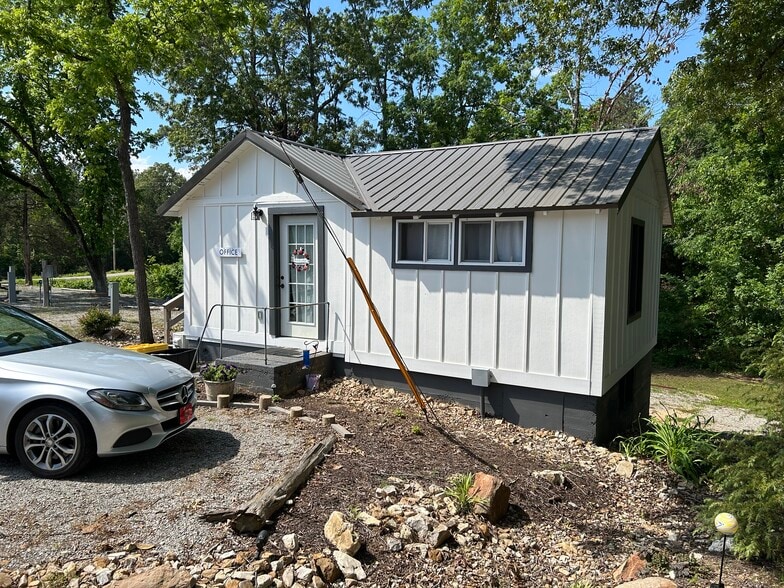 More Photos Of 10897 AR-5, Salesville Hotel For Sale