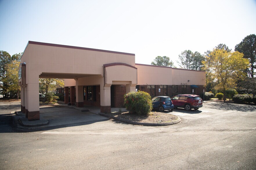 More Photos Of 905 Clingan Ridge Dr NW, Cleveland Medical For Sale
