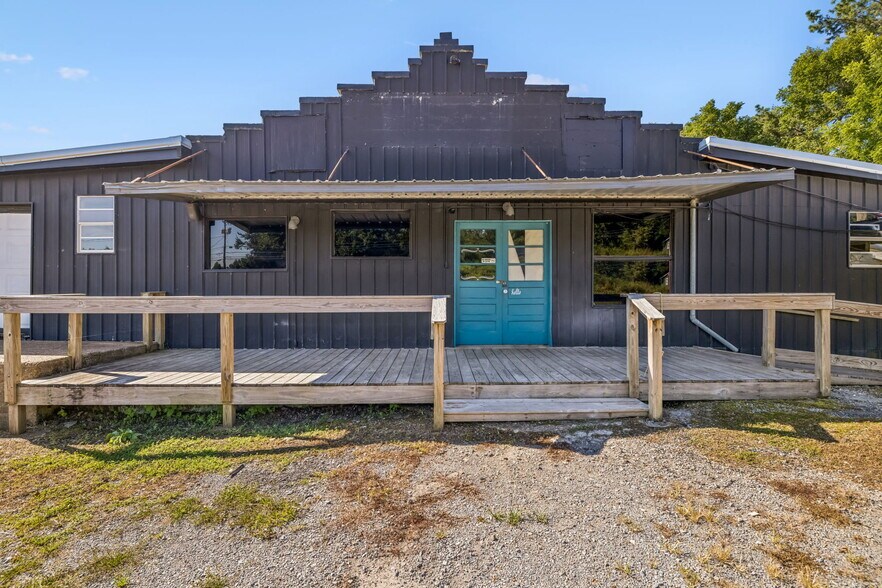 More Photos Of 1861 Fairview Blvd, Fairview Flex For Lease