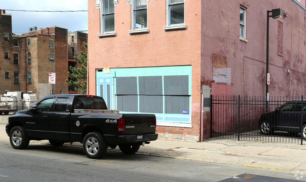 More Photos Of 1415 Walnut St, Cincinnati General Retail For Lease