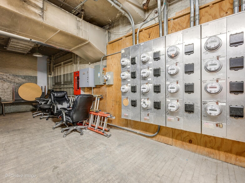 More Photos Of 3045-3047 N Lincoln Ave, Chicago Loft Creative Space For Lease
