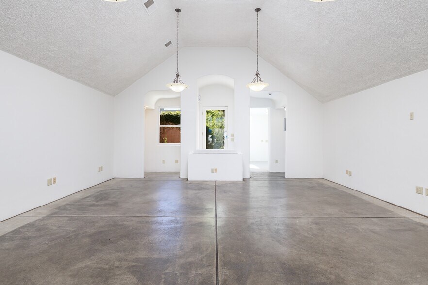 More Photos Of 132-134 Matheson St, Healdsburg Storefront For Sale
