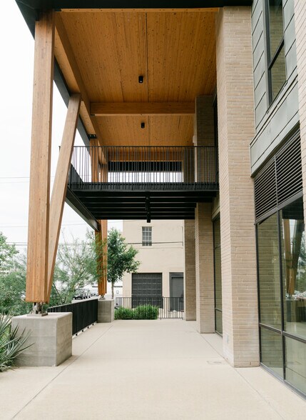 More Photos Of 711 Broadway St, San Antonio Office For Lease