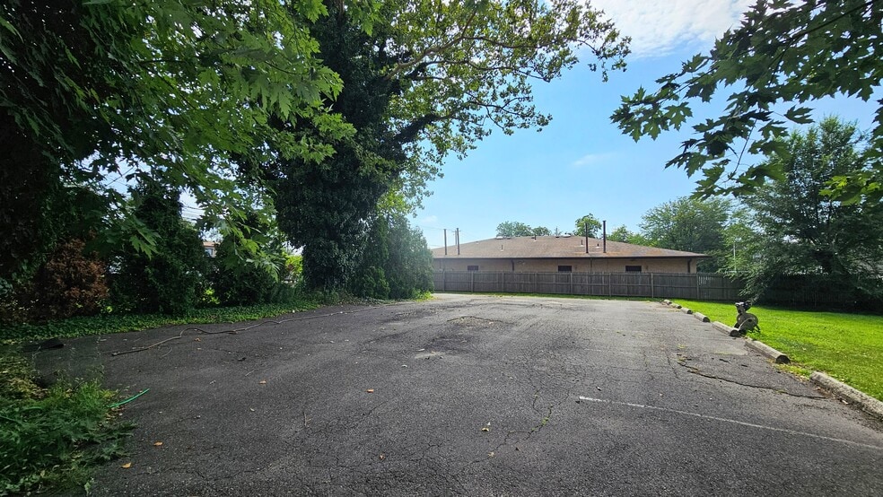 More Photos Of 312 N White Horse Pike, Stratford Veterinarian Kennel For Sale