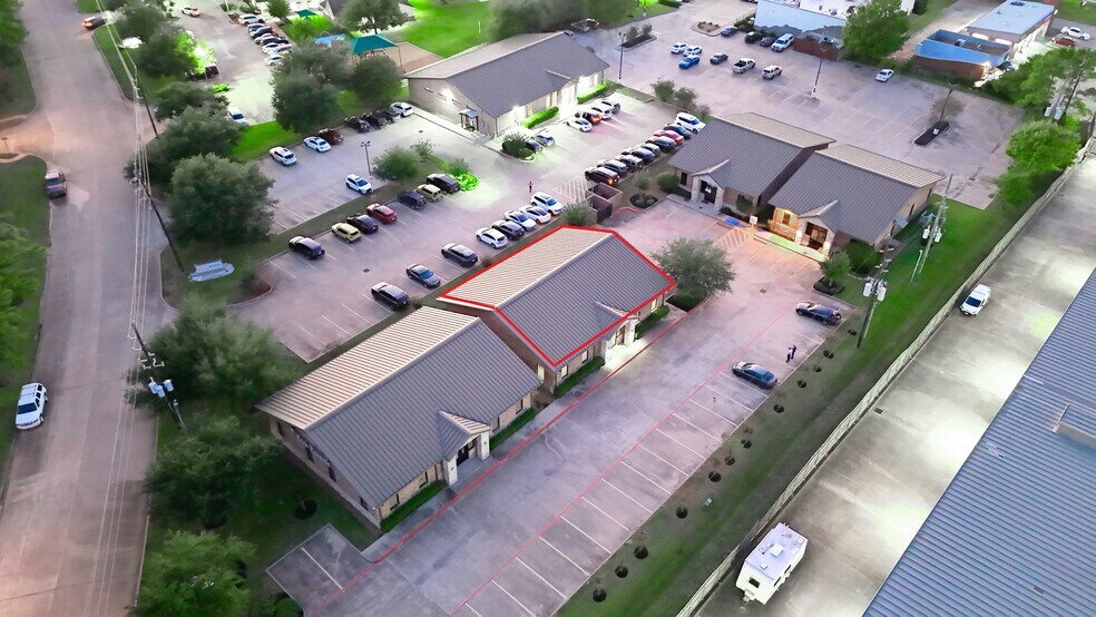 More Photos Of 15430 Ridge Park Dr, Houston Office For Sale