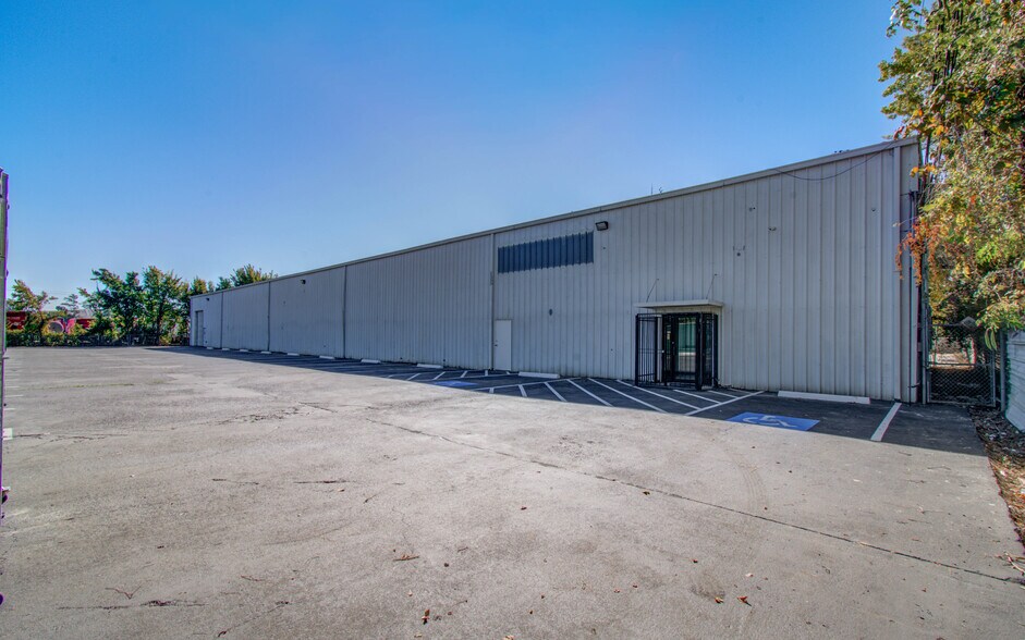 More Photos Of 8730 Ley Rd, Houston Warehouse For Lease
