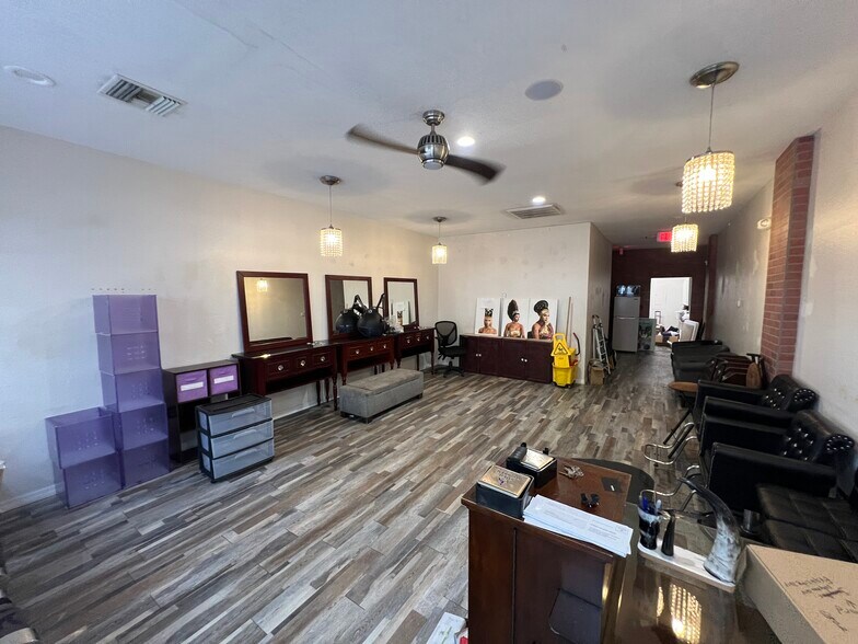 More Photos Of 1610 Central Ave, Saint Petersburg Storefront For Lease