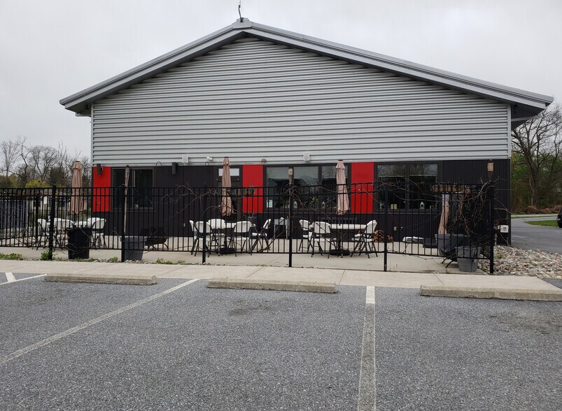 More Photos Of 50 Veterans Dr, Elizabethtown Restaurant For Sale