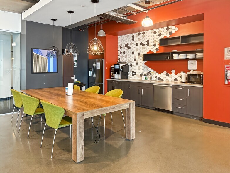 More Photos Of 4402 Skyline Dr, Burnaby Coworking Space